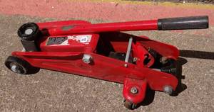 lot 256 image: 2 TON ROLLING FLOOR JACK AS SHOWN