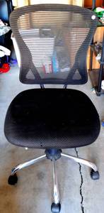 lot 260 image: Nice Adjustable Rolling Computer Chair