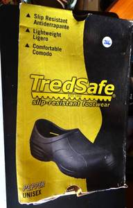 lot 266 image: NEW & UNUSED -  TredSafe Pepper Unisex Slip Resistant Anti-Fatigue Work Clog UNISEX W-11, MEN 10