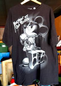 lot 291 image: COOL DISNEY KICKIN IT OLD SCHOOL MICKEY MOUSE T SHIRT - SIZE 2 XL
