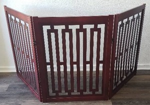 lot 49 image: 35 Wood 3 Panel Folding Pet Gate - Spans to 81