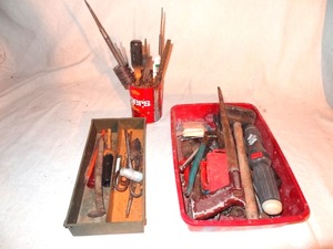 lot 14 image: Misc lot of hand tools