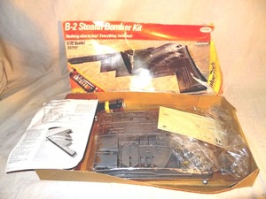 lot 21 image: Vintage Plastic Model Cars and B-2 Stealth Bomber kit