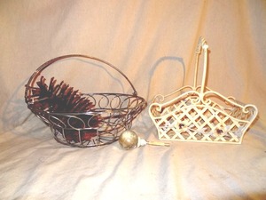 lot 22 image: Decorative Metal baskets with antique door knob and large pine cone