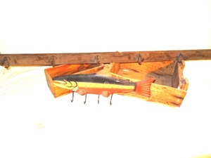lot 27 image: Vintage 4 coat rack w Decorative Fish key hook & 2 wood boxes