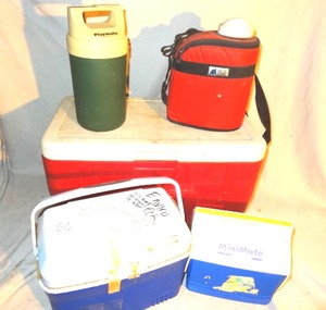 lot 41 image: Lot of 3 Coolers and 2 Beverage holders