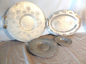 lot 62 image: Lot of 4 serving platters