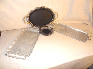 lot 63 image: 4 decorative platters - 2 with black chalkboard background