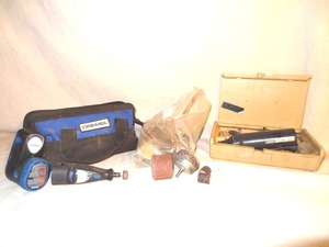 lot 70 image: Cordless Dremel tool -  MW rotary tool -  and bag of misc sanding wheels