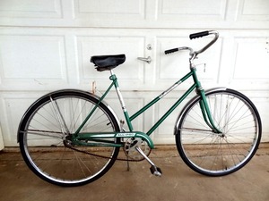 lot 81 image: Vintage Green All-Pro Womens Bicycle