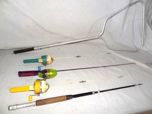 lot 86 image: Fishing Poles lot - #3 (Backpack Rod & Vintage Kids lot - snoopy, scoobie doo, mickey mouse)