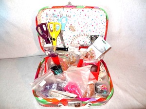 lot 88 image: Arts & Crafts  Jewelry making kit
