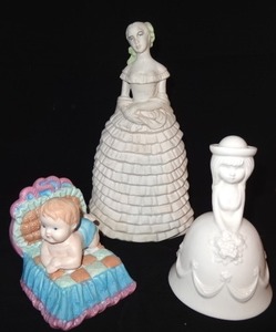 lot 90 image: Ceramic figurines (Goebel bell)
