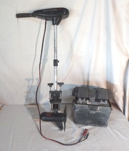 lot 110 image: Electric Trolling Motor w battery & battery box