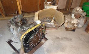lot 163 image: Lot of (2) one-cylinder Diesel engines (for parts or rebuild)