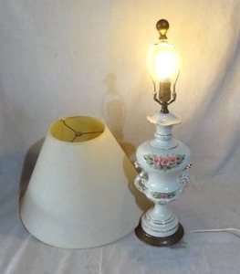 lot 172 image: Vintage Victorian Lamp