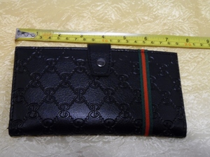 lot 1 image: GUCCI WALLET