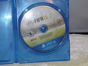 lot 16 image: PS4 FIFA 15