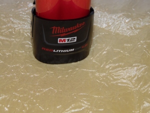 lot 21 image: MILWAUKEE M12 BATTERY