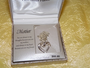 lot 23 image: FINE SILVER PLATED PENDANT AND NECKLACE