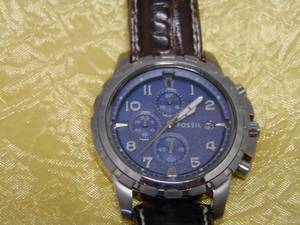 lot 27 image: FOSSIL MENS WATCH