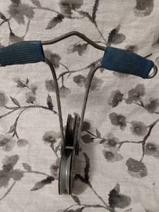lot 126 image: CABLE OR WIRE INSTALLER TOOL WITH 2 PULLEYS