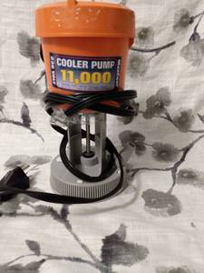 lot 127 image: MAX COOL COOLER PUMP 11,000 230 VOLT