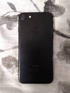 lot 132 image: APPLE IPHONE 7