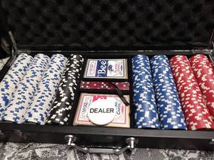 lot 138 image: POKER CHIP SET WITH 2 DECKS OF CARDS AND DICE AND CARRYING CASE