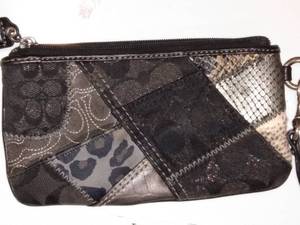 lot 105 image: COACH SMALL PURSE