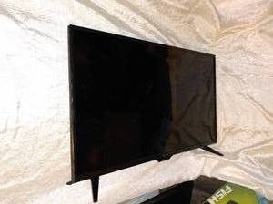 lot 78 image: INSIGNIA 32 LED TV NO POWER CORD