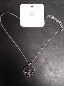 lot 91 image: NECKLACE WITH TAG ATTACHED
