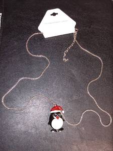 lot 92 image: NECKLACE WITH TAG ATTACHED