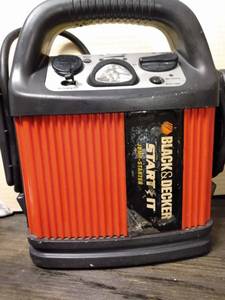 lot 71 image: BLACK AND DECKER START IT JUMP BOX