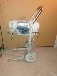 lot 151 image: COMMERCIIAL AIRLESS PAINT SPRAYER