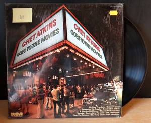 lot 61 image: 1975 - Chet Atkins Goes To The Movies RCA Victor APL1-0845 $$