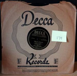 lot 179 image: 1946 Hildegarde w Guy Lombardo- Decca 78 RPM 10 #23550 - SIDEWALKS OF NEW YORK