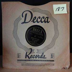 lot 187 image: 1945 - Bing Crosby - Sioux City Sue & You Sang My Love Song to Somebody Else - 78 RPM $$