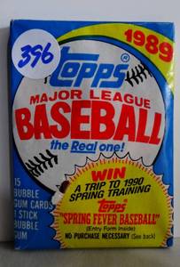 lot 396 image: 1989 TOPPS BASEBALL - Sealed Wax Pack  15 Trading Cards RANDY JOHNSON RC