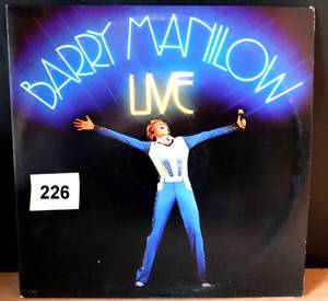 lot 226 image: 1977 -  BARRY MANILOW (1977) LIVE VINTAGE VINYL LPS (DOUBLE ALBUM)