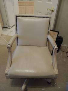 lot 27 image: Stanley leather rolling office chair great condition