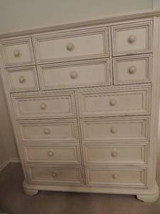 lot 1 image: Stanley Furniture (High Boy) Chest. 10 drawer antique white 64x54x19