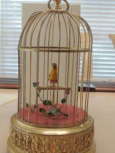 lot 13 image: VINTAGE GERMAN KARL GRIESBAUM SINGING BIRD CAGE MUSIC BOX AUTOMATON WITH BLACK FOREST FEATHERED BIRD, PRE ENDANGERED SPECIES ACT PROVENANCE  11 tall  works