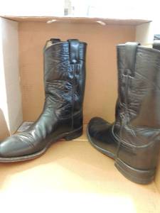 lot 37 image: Womens Justin Black boots size 7 12 B in original box