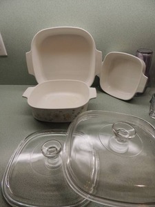 lot 63 image: Floral Bouquet Yellow Flowers CORNING WARE   COOKWARE  LG 9 34 X 9 34 covered ,  2qt covered . And small 1 qt