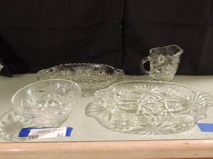 lot 93 image: 2 Star of David divided plates, small soup bowl and creamer