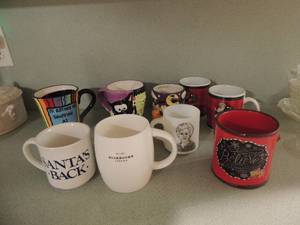 lot 94 image: Lot of assorted coffee cups
