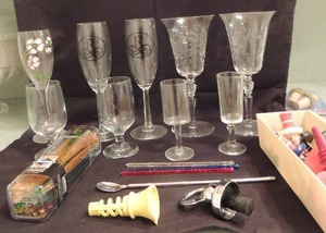 lot 125 image: Lot of wine and champagne glasses, wine stoppers, liquor pourers