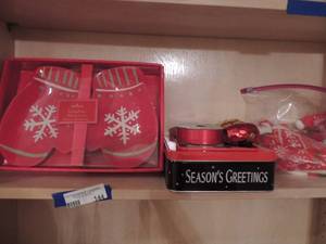 lot 144 image: Hallmark Christmas Mitten serving tray christmas tin can and string for bows