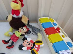 lot 204 image: Vintage Mickey & Minnie toys and popup1-2-3-4-5- toy